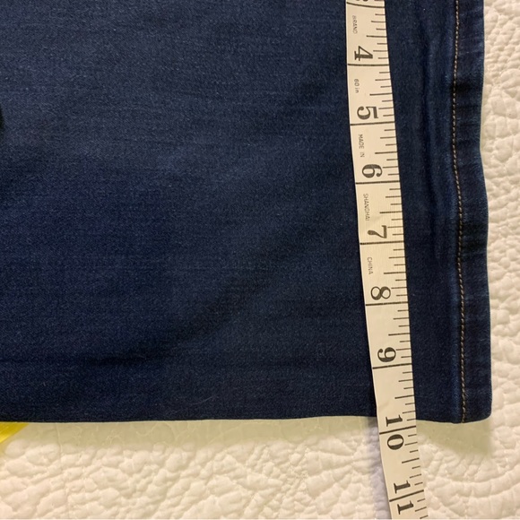 Universal threads flare leg jeans. - Picture 9 of 10